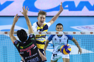 Stankovic vs Holt al centro