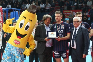 Hoogendoorn riceve la targa per il secondo posto