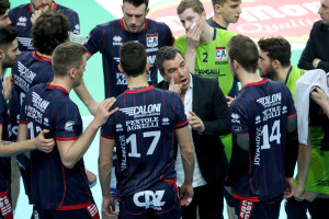L'allenatore Graziosi (Bergamo) durante un time out