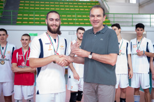 Il capitano di Potenza Picena riceve la targa per il 7o posto