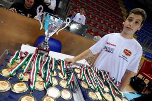 Coppa e medaglie per 3a e 4a classificata della Del Monte Junior League