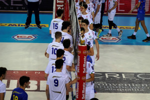 Saluti sotto rete pre finale
