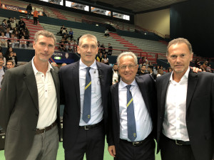 da Sin. Claudio Galli, Luca Cantagalli, Julio Velasco e Paolo Tofoli. Fenomeni al Palaflorio