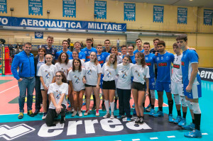Il CT della Nazionale Blengini con i ragazzi del Club Italia 