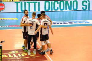 L'esultanza degli atleti del Vero Volley Monza