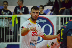 Lo schiacciatore della Pag Simone Baldari