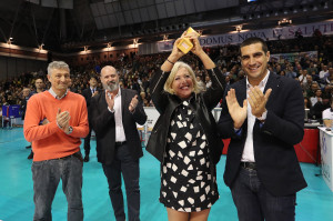 Il Sindaco Di Ravenna Michele De Pascale premia Catia Pedrini