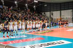 ingresso in campo delle due squadre