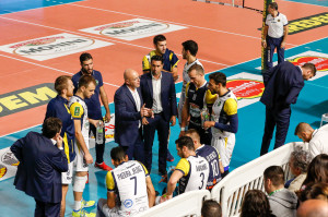 Coach Monti e squadra (monini)