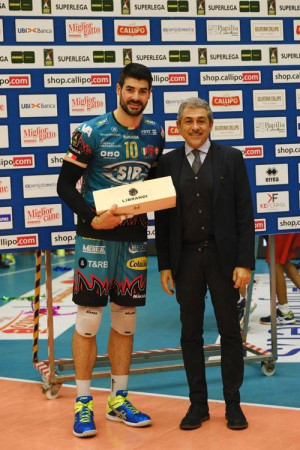 Filippo Lanza Mvp premiato dal Questore di Vibo Andrea Grassi