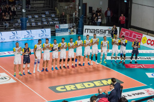 foto squadra inizio partita Monini Volley
