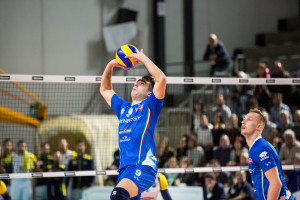 palla alzata da Pistolesi Matteo (Synergy Arapy F.lli Mondov&igrave;)