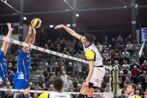 schiacciata di Aguenier Jonas (monini) muro a due Synergy Arapy F.lli Mondov&igrave;