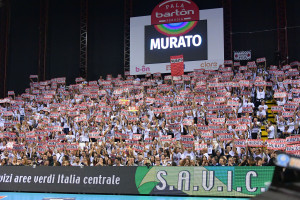 la curva festeggia un muro di Perugia