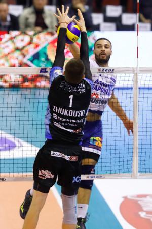 Attacco Ngapeth Swan muro Zhukouski