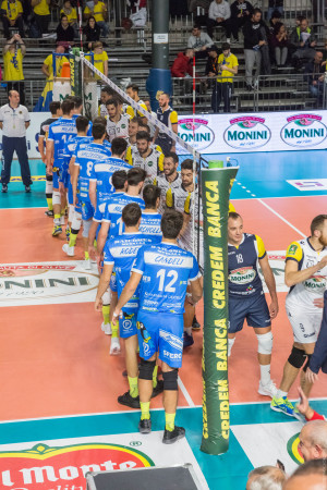 ingresso le squadre sotto rete 