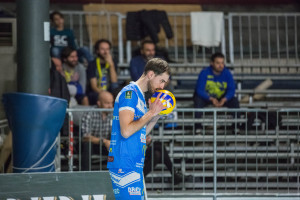 gesto prima della battuta da parte di Mijatevic Dane (Centrale del latte Sferc Brescia)