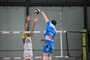 schiacciata Bisi Fabio(Centrale del latte Sferc Brescia) muro Padura Diaz Williams (monini marconi)