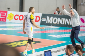 esultanza Rosso Mattia e coach Monti Luca (monini)