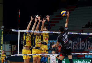 Mirza vs muro Verona