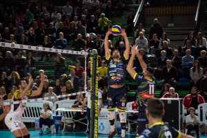palla lazata dal centrale Tusch Alexander (BCC Leverano)