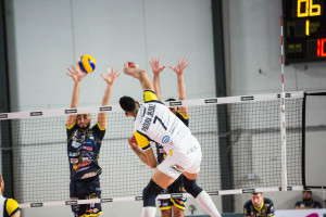 schiacciata Williams Padura Diaz (monini marconi) muro a due (BCC Leverano)