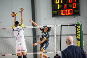 schiacciata Galasso Andrea (BCC Leverano) muro Padura Diaz Williams (monini)