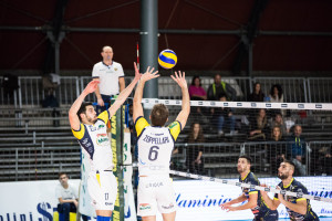 Zoppellari Francesco alza la palla ad Aguenier Jonas (monini)