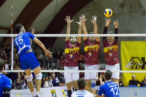 Attacco Luca Borgogno su muro Roma Volley