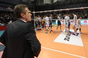 Lorenzetti aspetta di festeggiare i sui giocatori a fine partita