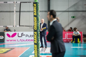 Coach Luca Monti in lontananza (monini)