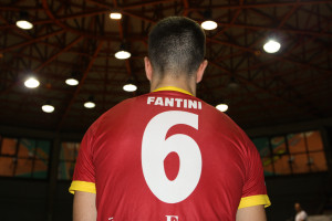 Fantini di spalle