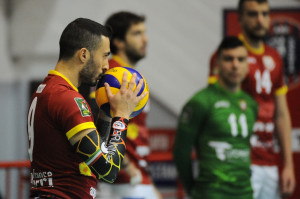 Bruno bacia il pallone 