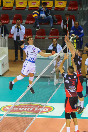 Attacco dello schiacciatore Roberto Pinali - GoldenPlast Potenza Picena