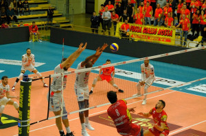 Skrimov contro il muro di Sokolov e Simon