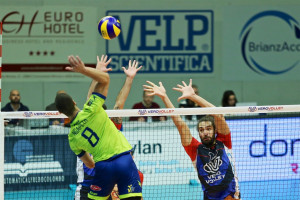 N'Gapeth schiacciata