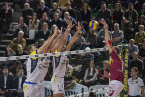 schiacciata Lasko Michal (Roma volley) muro a tre Monini