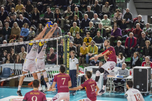 schiacciata Lasko Michal (Roma volley) muro a due monini
