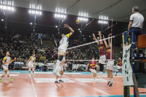 schiacciata vincente Padura Diaz Williams (monini)