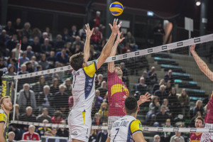 a rete tra Zamagni Matteo (monini) e Paolucci Adriano (Roma volley)