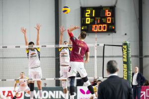 schiacciata Lasko Michal (Roma volley) muro a due Monini