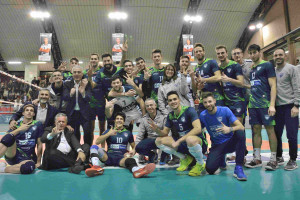 Foto di gruppo dopo la vittoria