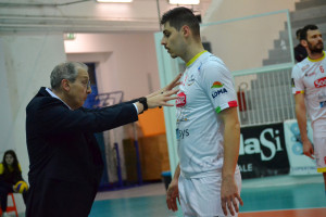 Coach Gulinelli d&agrave; indicazioni al palleggiatore Dimitrov