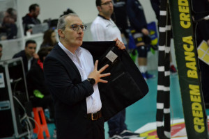 Coach Gulinelli indica lo schema di gioco