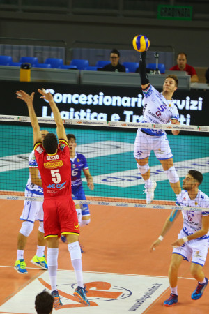 Attacco dello schiacciatore Roberto Pinali - GoldenPlast Potenza Picena