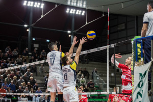 muro Zoppellari e Aguenier (monini) su Casoli Cristian (menghi shoes macerata)