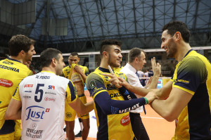 I giocatori di Verona esultano a fine partita