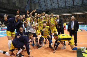 I giocatori di Verona esultano a fine partita