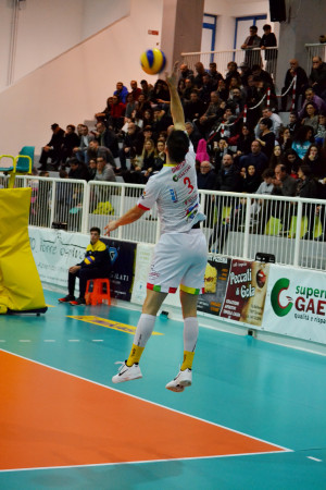 Il palleggiator Pad Dimitrov al servizio