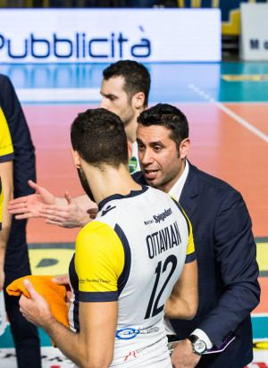 indicazioni da parte del secondo allenatore Lionetti Marco (monini)
